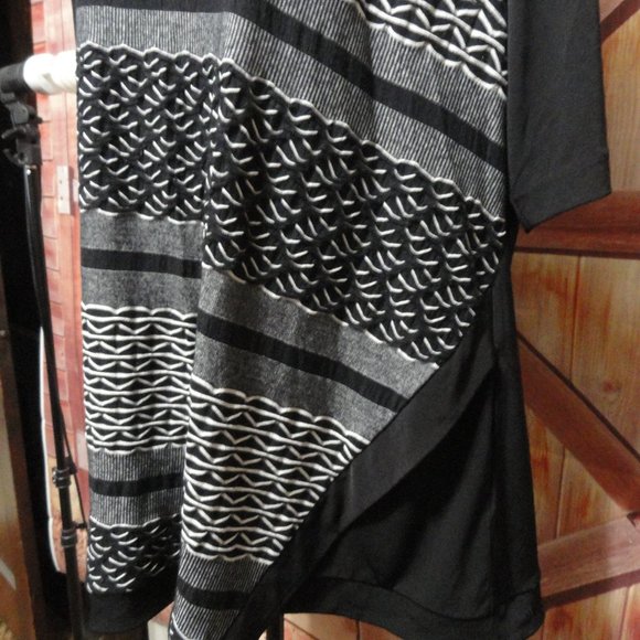 Ron & Ali black & white blouse~short sleeve~ - Picture 2 of 5